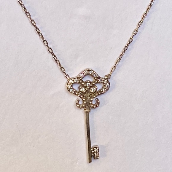 💜925 sterling silver key cubic zirconia necklace - Picture 2 of 4